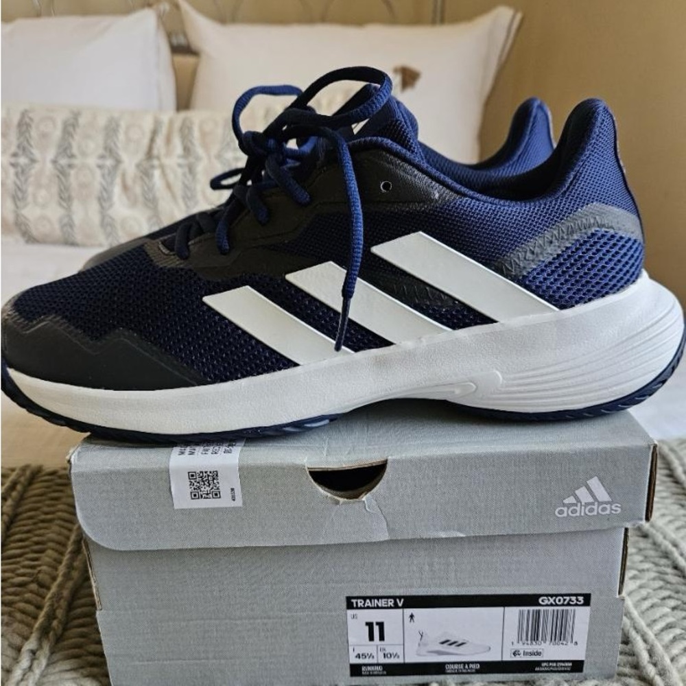 Brand new, never worn! Men’s navy blue Adidas tennis shoes
